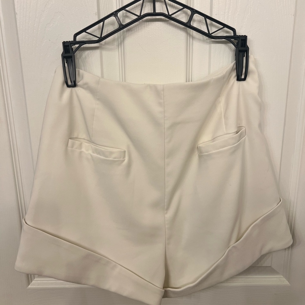 Revolve Camila Coelho Arielle blazer (small) and Paulina shorts (medium)in ivory - Picture 9 of 14